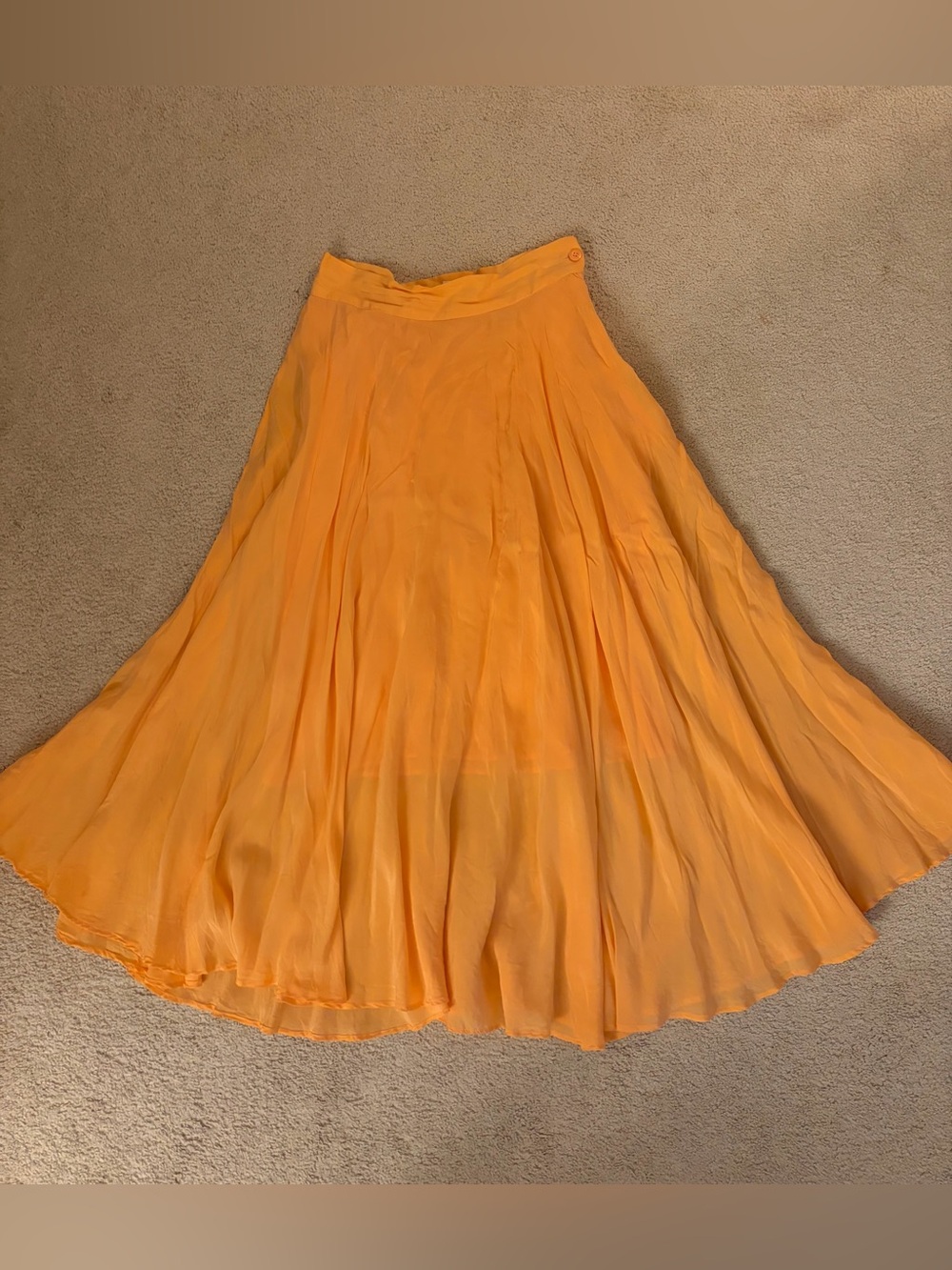 H&M Flowy Circle Skirt. Size 6. Beautiful Melon/light orange color 🧡